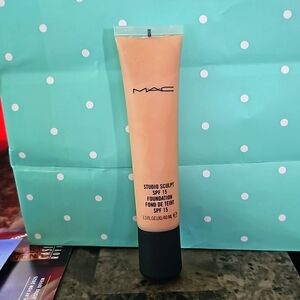MAC Studio Sculpt Foundation